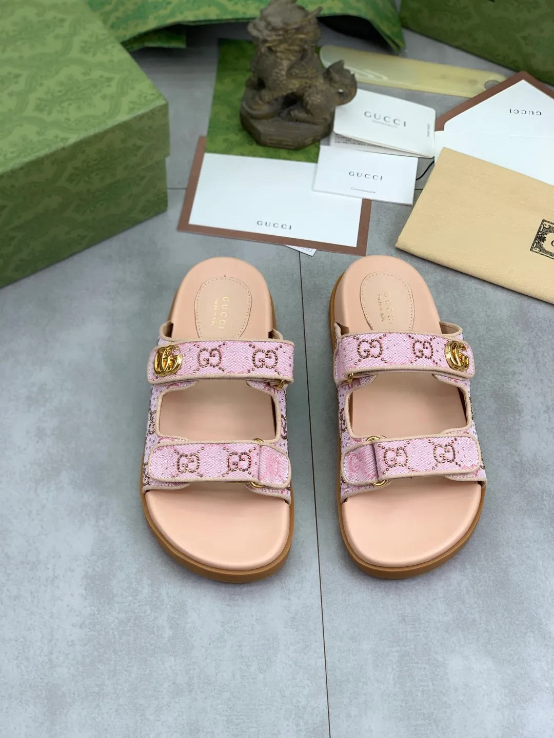 Men's shoes 💰P480💰[New model] High version 🎁🎁🎁 GUCCI New casual hot diamond slippers for the Year of the Snake, original official website, perfect workmanship, transmitting a kind of noble luxury, sublimating its definition of luxury in Gucci's high-end extraordinary craftsmanship. Original Gucci double G combination outsole, code number: 35-45, complete package